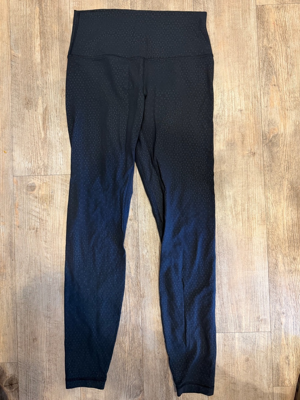 lululemon athletica Align™ High-Rise Leggings with subtle pattern 28” inseam - Picture 2 of 6